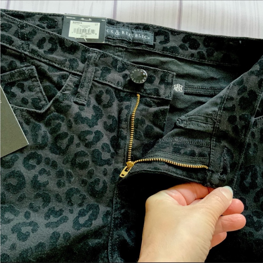 NWT Rock & Republic Black Mid Rise Kashmiere Animal Print Legging Jeans, Size 2 - Picture 6 of 12